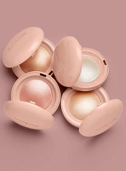 Rare Beauty ポジティブ ライト シルキー タッチ ハイライター